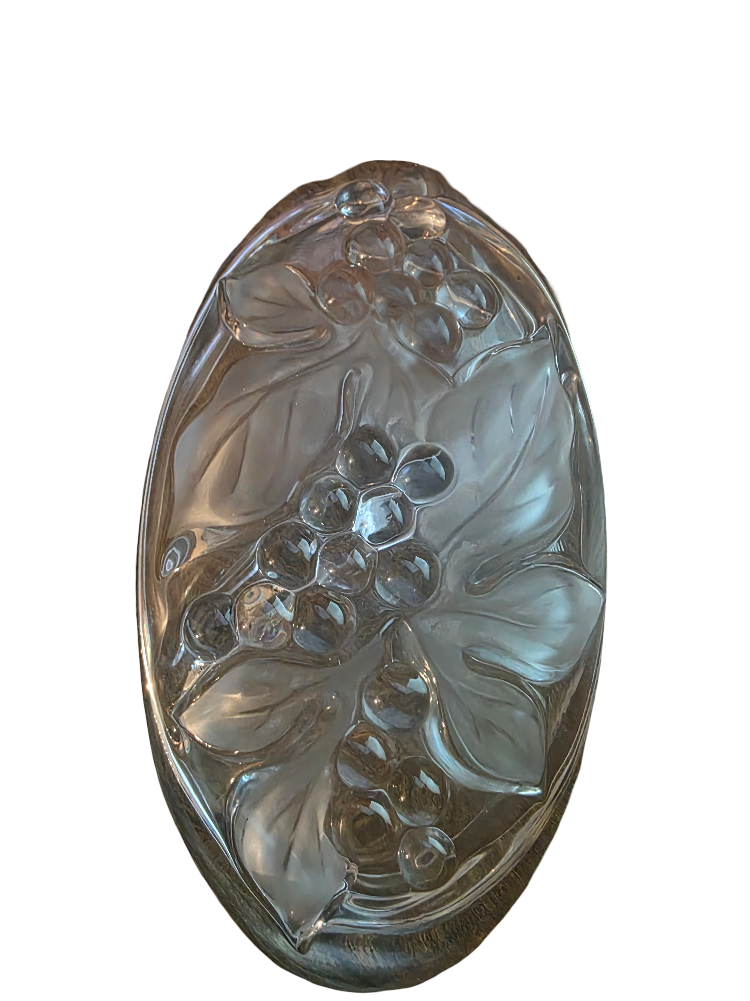 Good Quality Vintage Clear Glass Bowl with grape patter